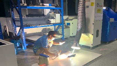 東莞執信環?？萍?專注于生產節能環保的煙霧凈化器！